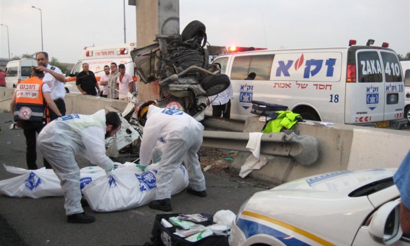 3 הרוגים התאונה קשה שהתרחשה הבוקר על יד נתב"ג (צילום: יוסי ימפל - דוברות זק"א)