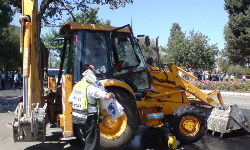 הטרקטור בו נהג המחבל (צילום: שימי גרוסמן - דוברות זק"א)