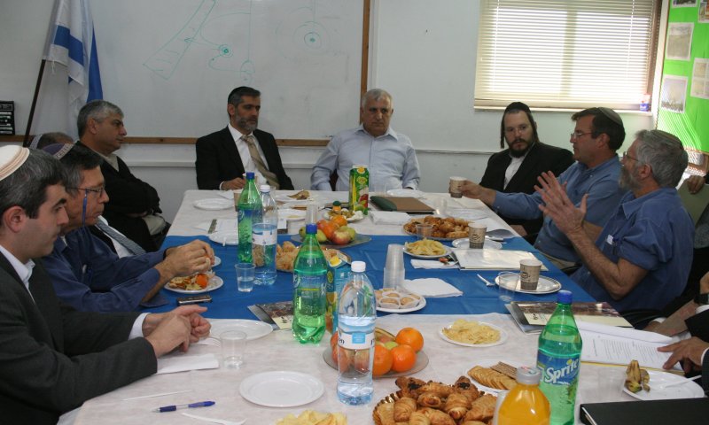 מאיר רובינשטיין עם ראשי רשויות החברים בפורום ירושלים רבתי במפגש עם השר אלי ישי