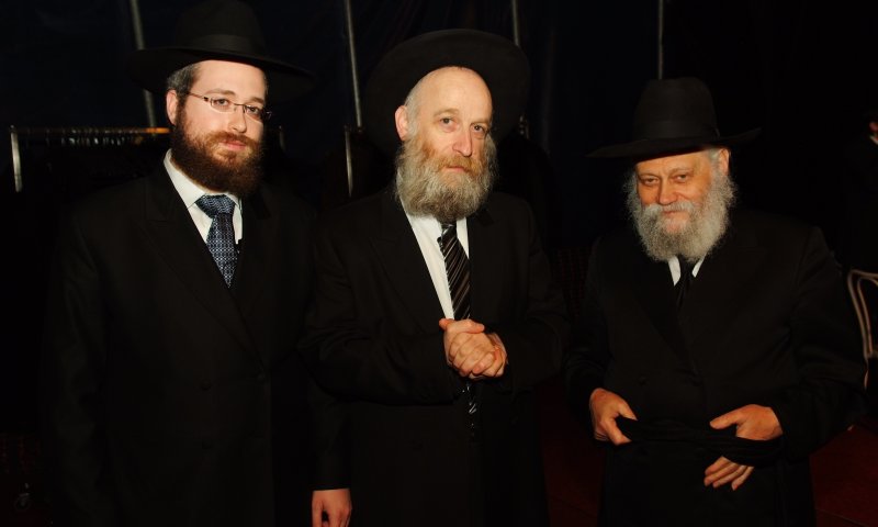 הגרג"מ גרליק, הגרימ"מ קלמנסון והרב ישראל זילברשטרום. צילום: ישראל ברדוגו