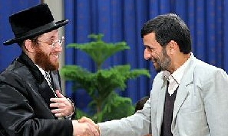 משה אריה פרידמן עם הנשיא האיראני אחמדיניג'אד