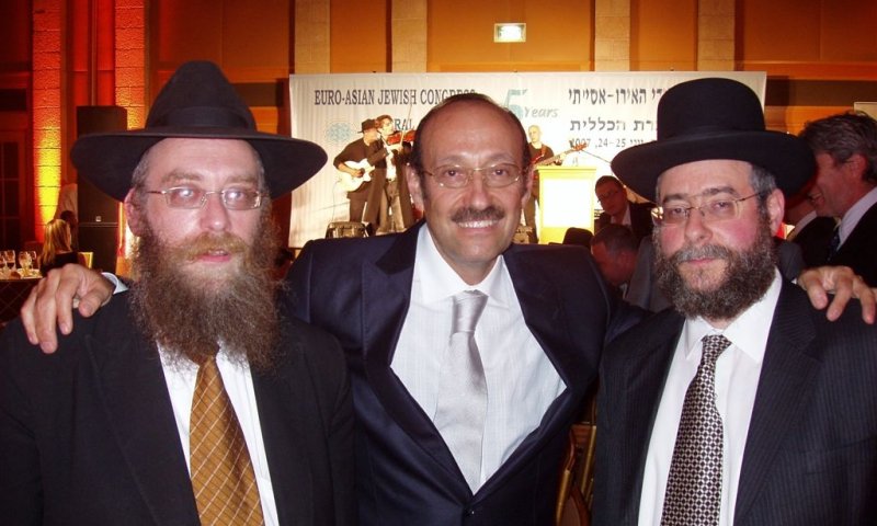 פטרון הוועידה אלכסנדר משקביץ' עם הרבנים גולדשמיט ממוסקבה וכהן  מקזחסטאן