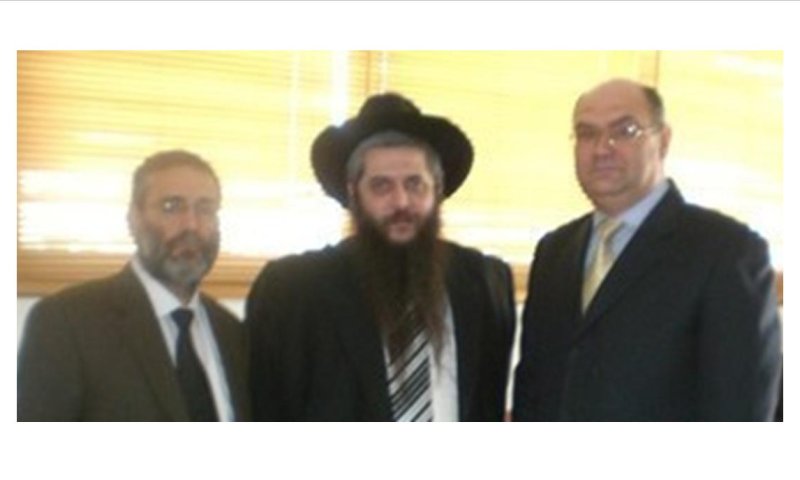 מימין לשמאל: שגריר אוקראינה בישראל, הרב משה אסמן ועו"ד ציבין