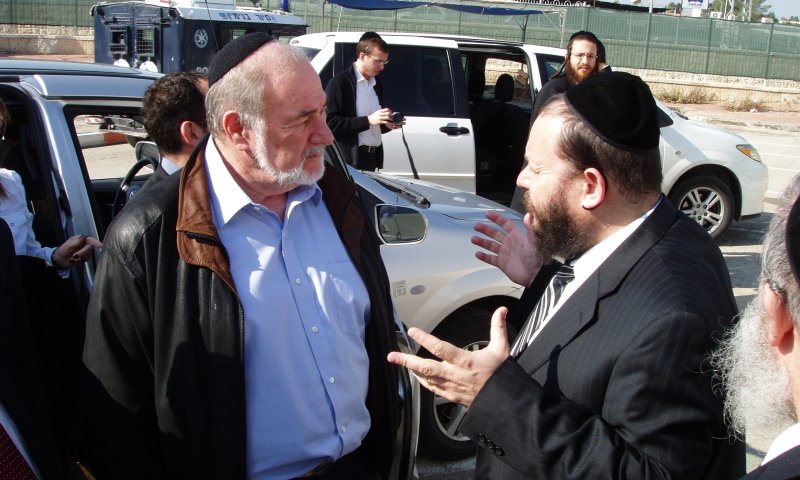 ראש מועצת מודיעין עלית, הרב יעקב גוטרמן, עם שר האוצר