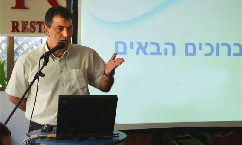 מנכ"ל 'טרה' במסיבת העיתונאים. צילום: ישראל ברדוגו