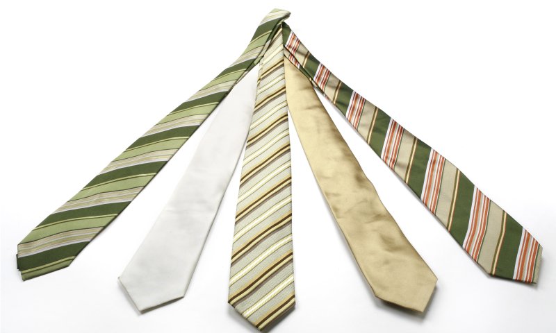 איך קושרים עניבה?