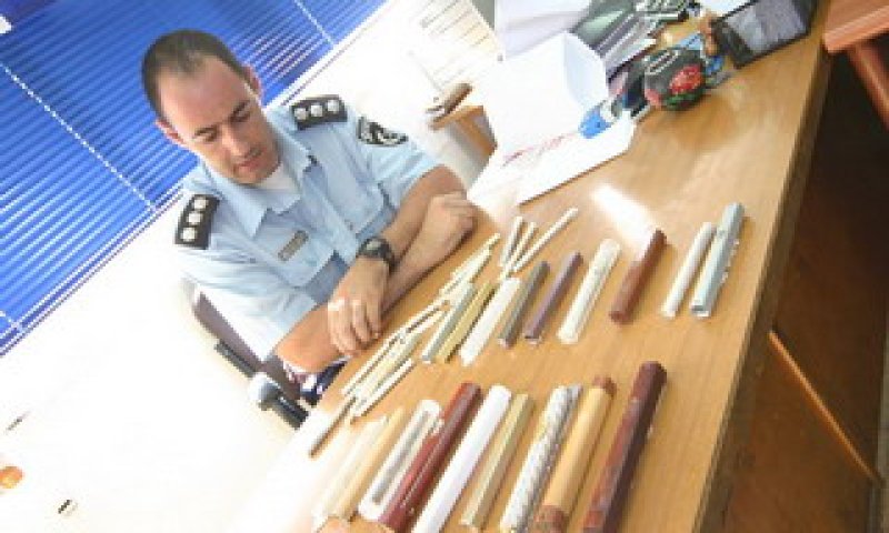 המזוזות שנמצאו אצל החשוד. צילום: דובר משטרת ישראל