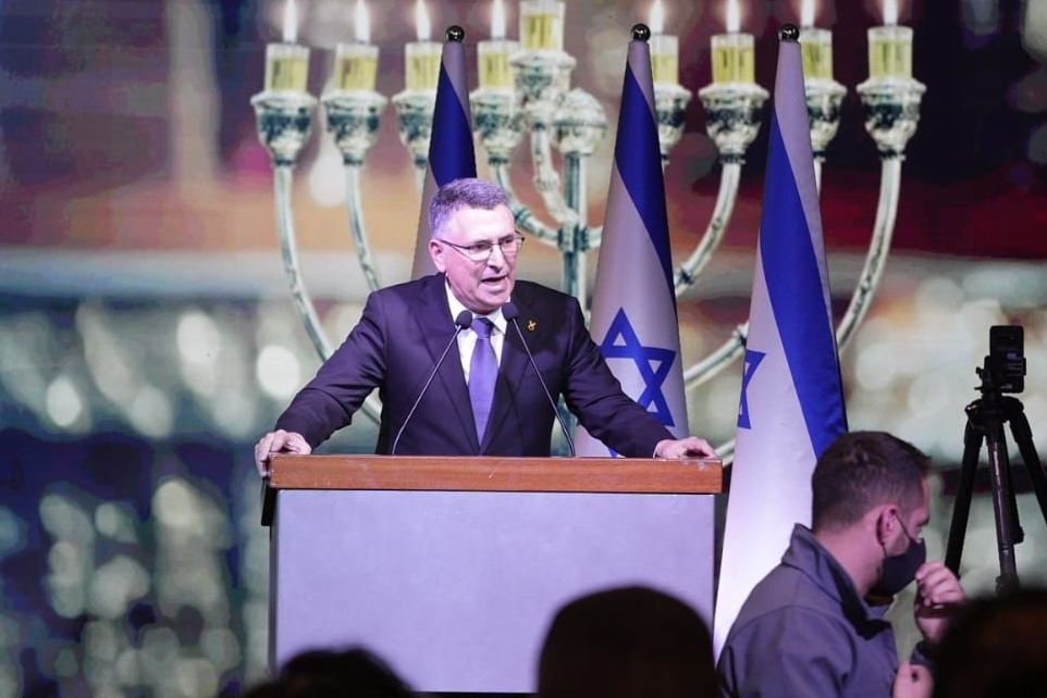 באדיבות המצלם
