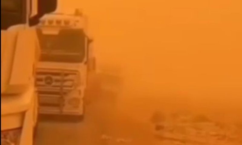 סופת חול כבדה בעיראק: השמיים נצבעו בכתום