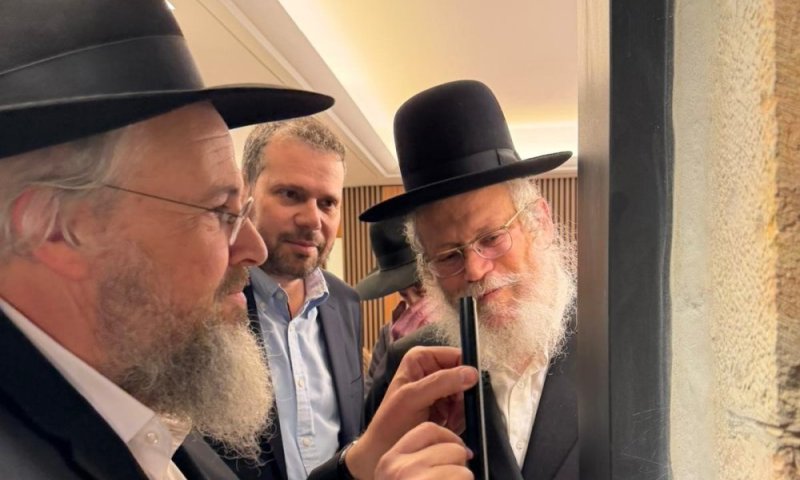 בטקס מרשים וחגיגי: נקבעה המזוזה למשרדי חברת הנדל"ן "4 ברמה" בשכונת בית וגן