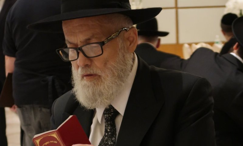 הרבנית נפטרה חודש לאחר בעלה ראש הכולל שהתמוטט בחתונה
