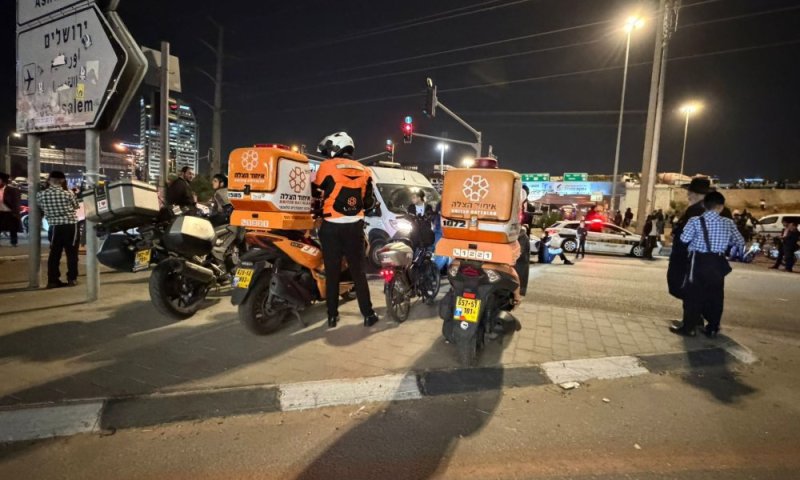 דריסת המפגינים בבני ברק: שני נהגים נעצרו, אופנוע הוצת