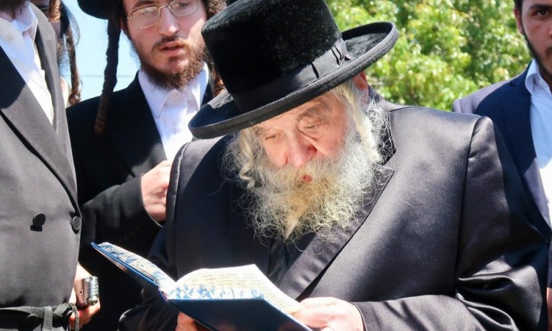שמחה והתרגשות בחסידות: האדמו"ר מטשערנוביל זכה לדור חמישי