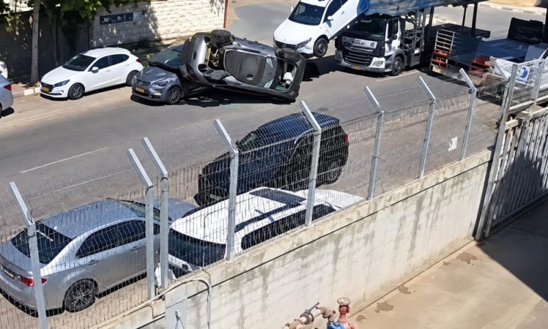 אשדוד: נהג הגרר בלם בפתאומיות והרכבים עפו קדימה