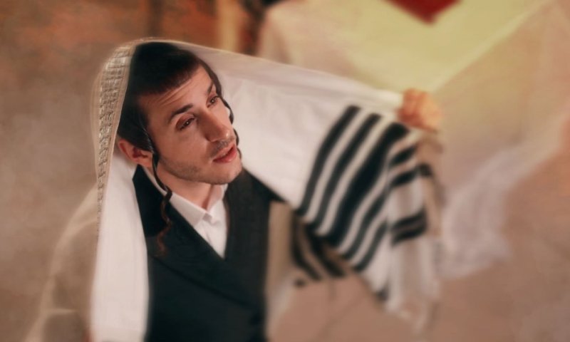 שמוליק סוכות מגיש את פרויקט "סליחות"