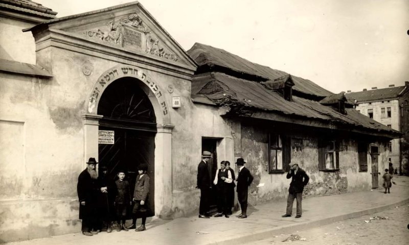 הכניסה לבית הכנסת הרמ"א