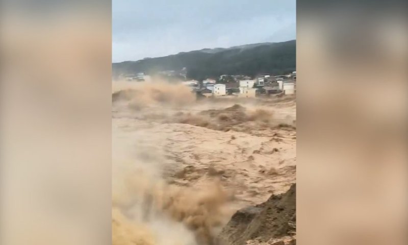 סופה טרופית קטלנית בסין: עשרות אלפים פונו מבתיהם, סכר עלה על גדותיו