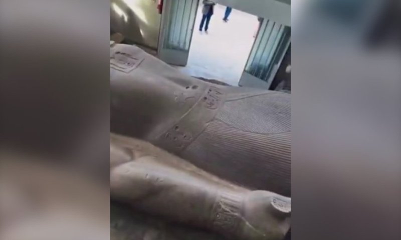 במשקל 6 טונות: פסל ענק נחשף במצרים - האם אלו פניו של פרעה?