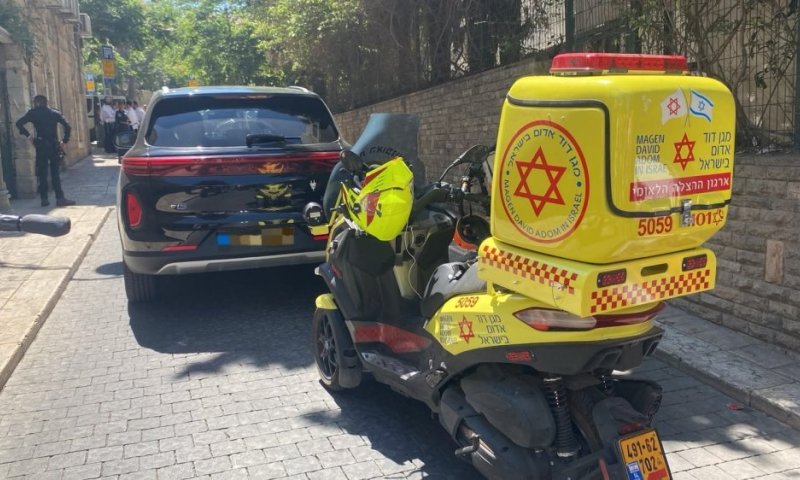 בשכונה החרדית: ילדה בת 9 נפגעה מרכב בירושלים, מצבה אנוש