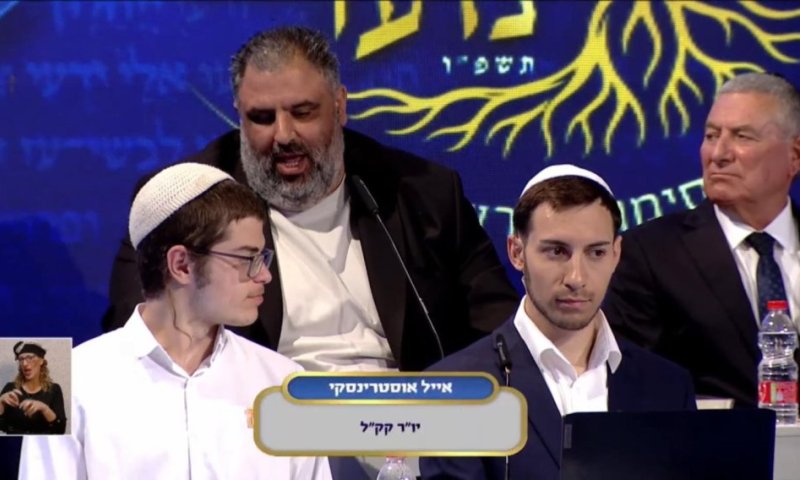 סערה בחידון התנ"ך: יו"ר קק"ל אייל אוסטרינסקי התריס ונאם בראש גלוי, וה'התנצלות'? מקוממת אף יותר