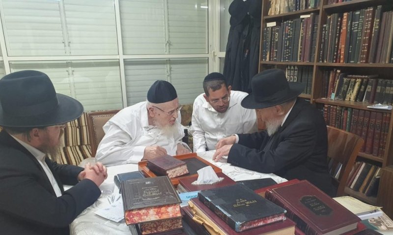הגרמ"ה הירש בפגישה דרמטית על חוק הגיוס במעונו של הגרמ"צ ברגמן