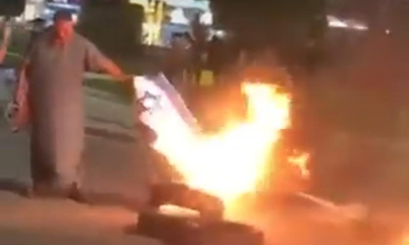 שריפת דגל ישראל בלוב כמחאה על הפגישה