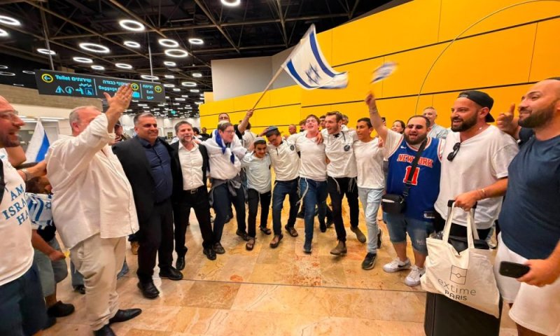 230 עולים חדשים מצרפת נחתו הלילה בישראל