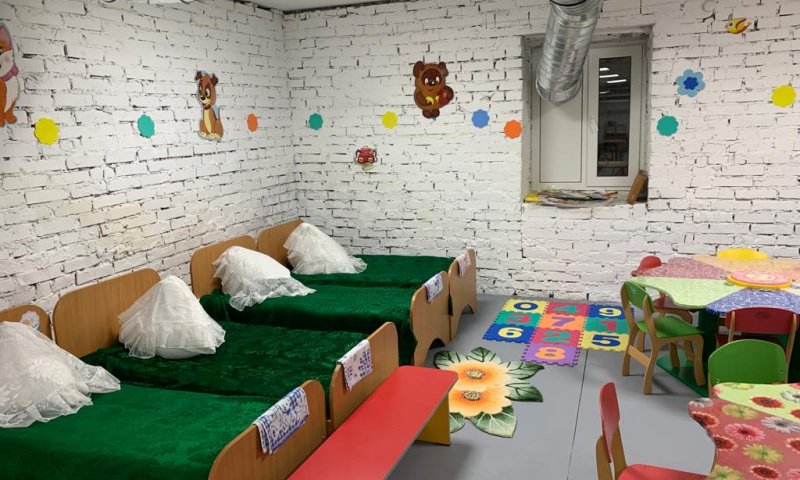 המיטות של הילדים במקלט