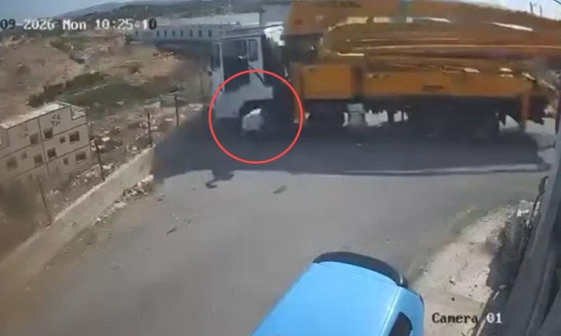 תיעוד מטורף: המשאית הידרדרה לתהום והנהג קפץ ברגע האחרון 