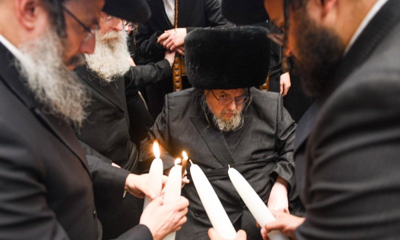 תקנה היסטורית בבעלזא: האדמו"ר ביקש להוסיף נר עבור הנשמות הנידחות