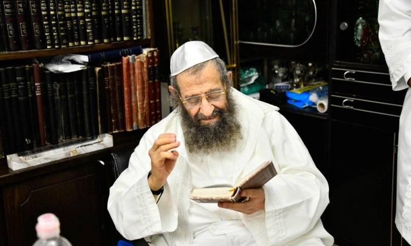 התפללו לרפואתו: רבה של בני ברק יעבור מחר ניתוח ברגלו