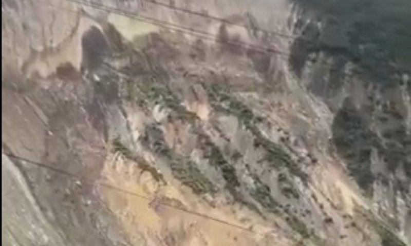 מדרון שלם קרס לנהר: עשרות נספו במפולות בוץ ושיטפונות בנפאל