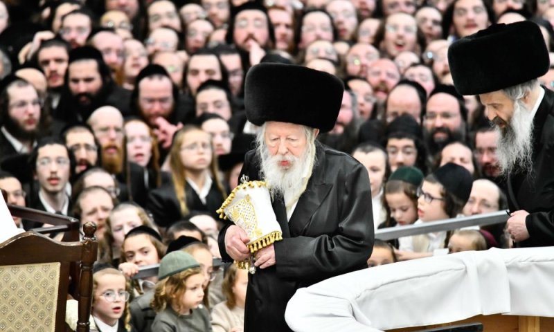 כל החידושים: כך חגגו את שמחת תורה בחצרות הקודש ובהיכלי הישיבות