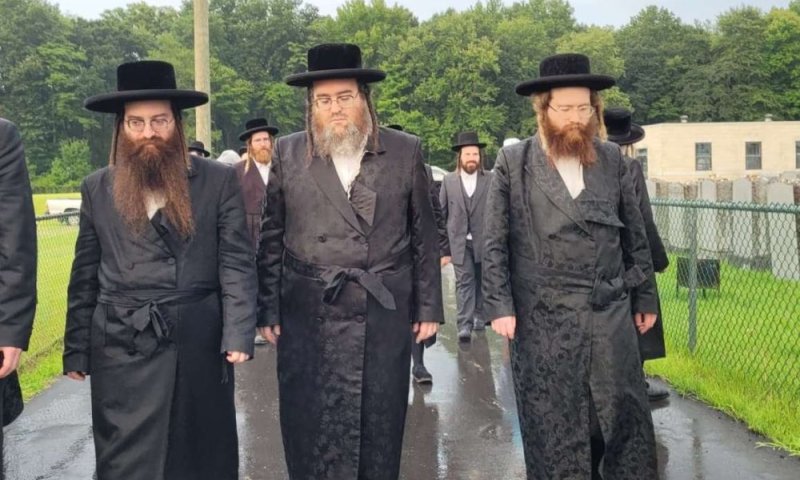 צוואת הרבי בלוויה: שלושת הבנים הוכתרו לאדמו"רים מבית שמואל צבי ספינקא