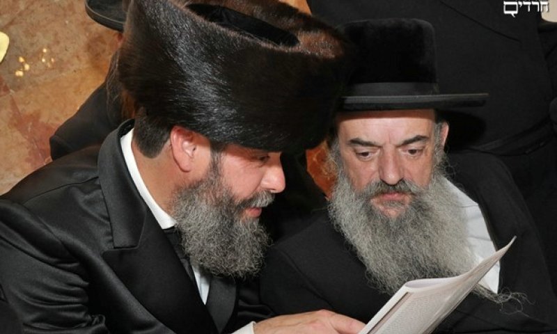 האדמו"ר מלעלוב עם הרב שמואל פילמר ז"ל. צילום: שוקי לרר