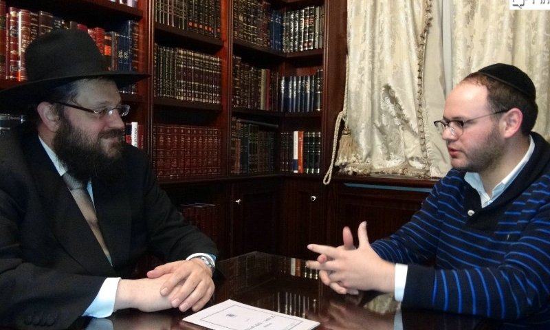 הרב יהודה טיכטל בראיון לעקיבא ווייס, בחדרי חרדים