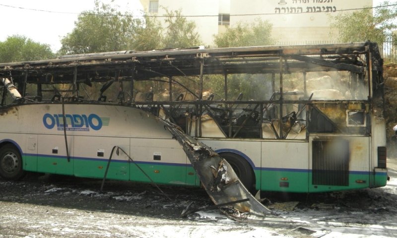 האוטובוס השרוף. צילום: בחדרי חרדים