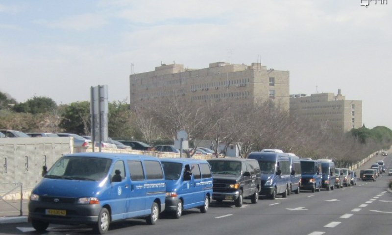 שיירת ניידות חברה קדישא, הבוקר