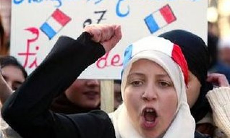 מוסלמית מפגינה בצרפת/ צילום ארכיון 
