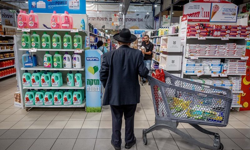 נערכים לשהייה ממושכת: הישראלים נוהרים למרכולים ורשתות השיווק