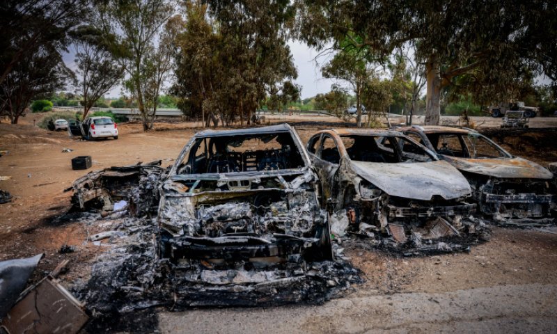 הם ידעו הכל: מחבלי חמאס הניפו שלט ואיחלו לתצפיתנית מזל טוב ליום הולדתה - שבועיים לפני 7.10