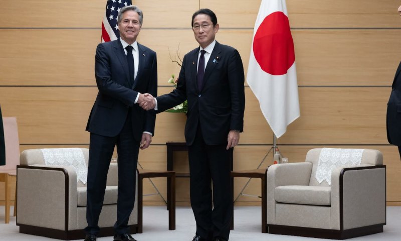 בלינקן עם נשיא יפן, קישידה פומיו