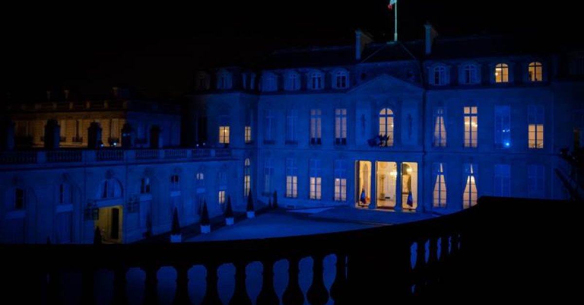 מקרון קיבל את התפטרות ראש הממשלה אטל - בחדרי חרדים
