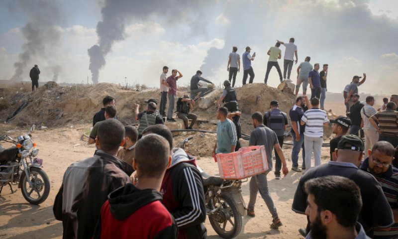 המון פלסטיני ברברי בגבול ב-7 לאוקטובר