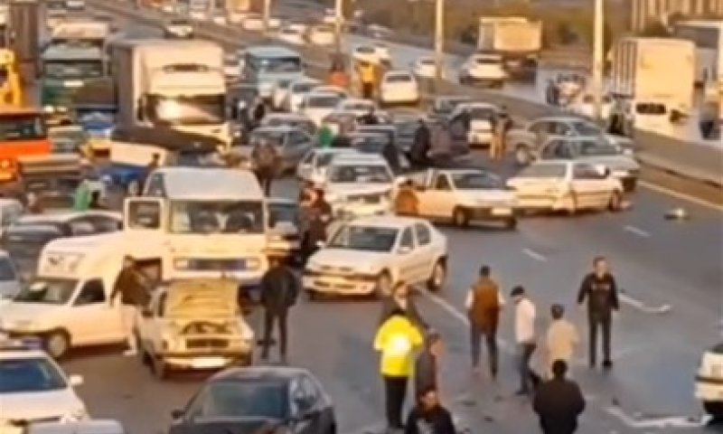 32 מכוניות: תאונת שרשרת התרחשה באיראן • צפו