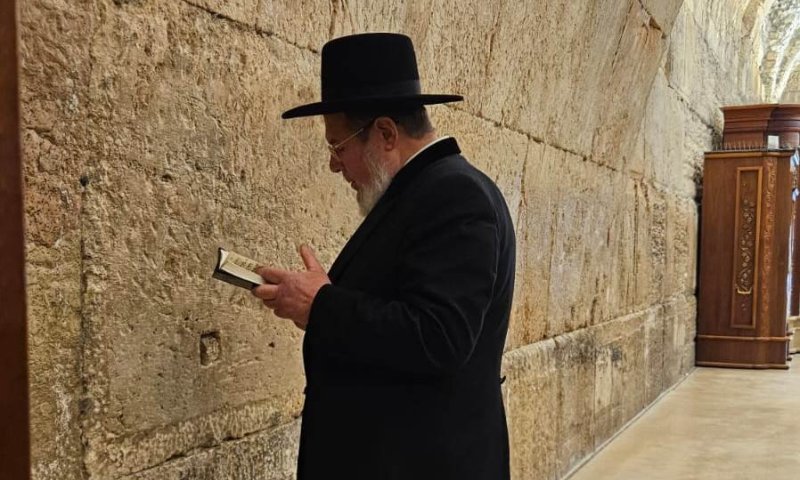 מותר לכבס ולהסתפר כבר במוצאי הצום? ההקלות של ט' באב שחל בחמישי 