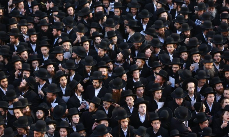צחוק הגורל: ראש העיר שהתנגד להתחרדות - מכר את ביתו לחסידי גור