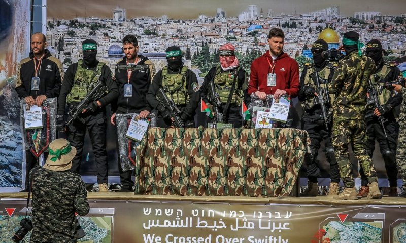 החטופים הוחזקו בתנאים לא אנושיים: עם כינים, פשפשים, טחב ועובש