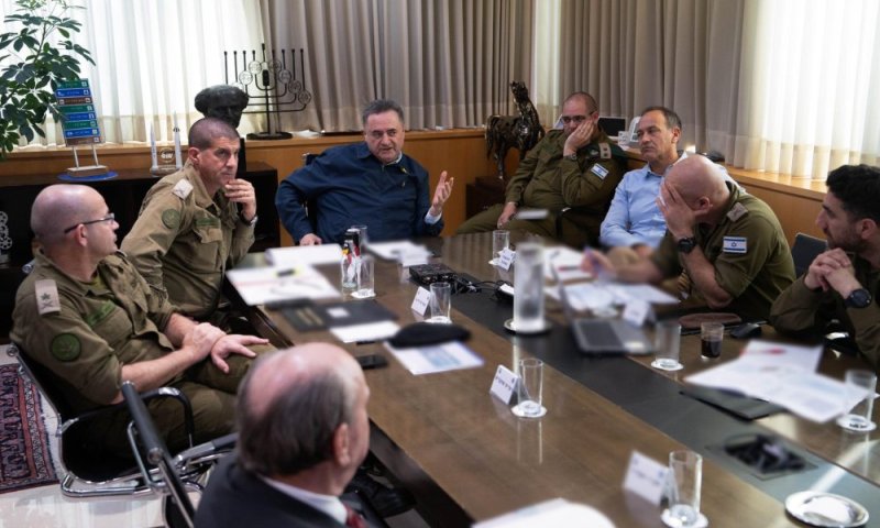 שר הביטחון כ"ץ בפגישה שר הביטחון כ"ץ בפגישה