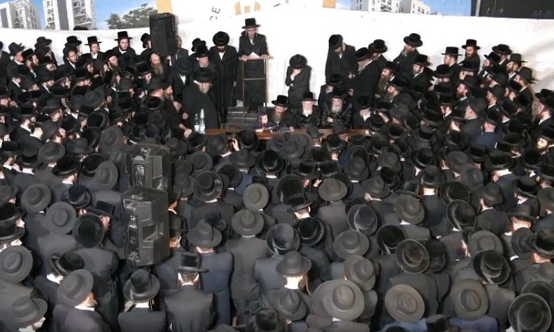 "הלב של כולנו שבור": מאות ליוו את האברך ר' עקיבא ראנד ז"ל